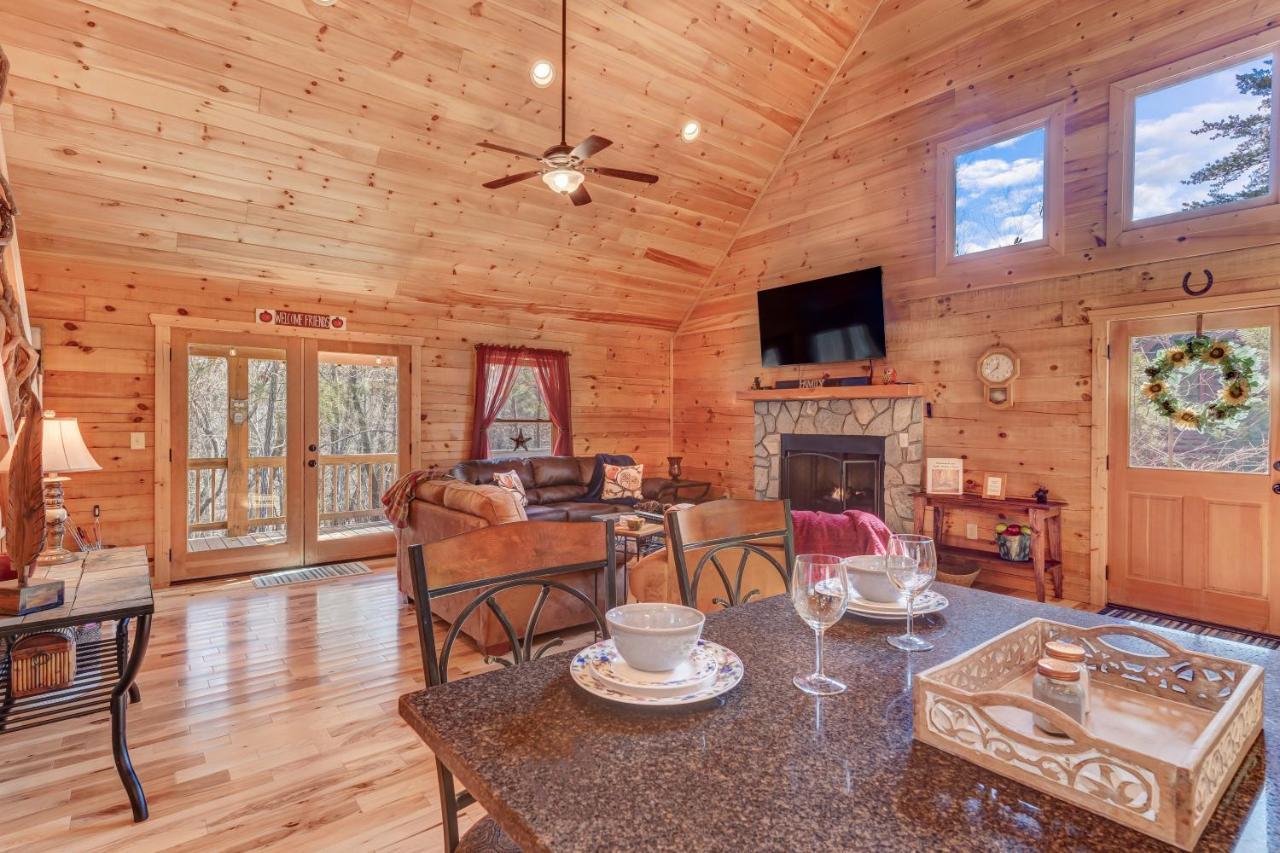 Hot-Tub 6 Seater, Fire-Pit, Master King Bed, Wineries, Pickleball, Resort Amenities Ellijay Exteriér fotografie